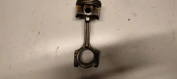 Nissan Qashqai Piston with connecting rod 120106547R