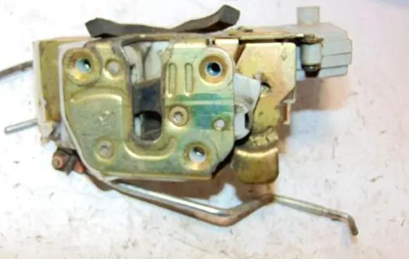Nissan Primera Front door lock 805032F010 805532F000