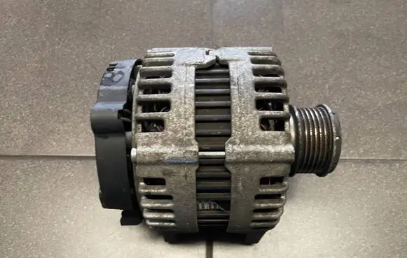 Volkswagen PASSAT B6 Generator/alternator 03L903023D