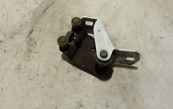 Mercedes-Benz Citan W415 Sliding door middle roller runner 8200497510