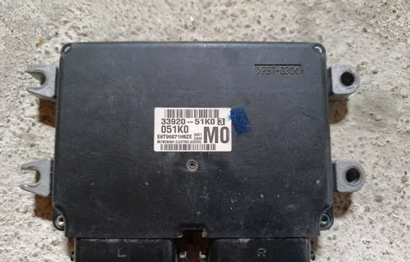 Suzuki Splash Engine control unit/module 3392051K0 E6T90071H5ZE 051K0