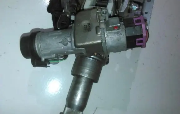 Volkswagen Polo IV 9N3 Ignition lock contact 