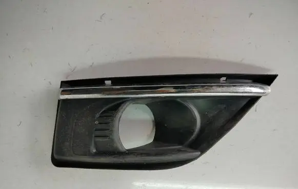 Citroen C4 I Picasso Front fog light trim/grill 9654197877