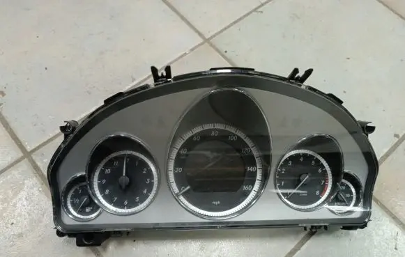 Mercedes-Benz E W212 Speedometer (instrument cluster) A2129001408