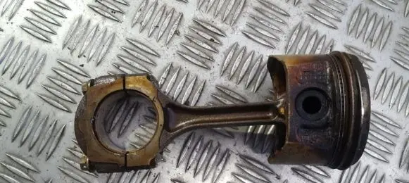 Renault Laguna I Piston with connecting rod
