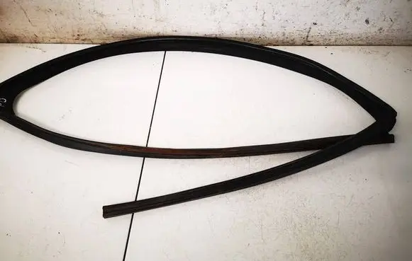 Lexus IS 220D-250-350 Rubber seal front coupe door