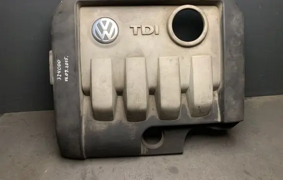 Volkswagen Touran I Engine cover (trim) 03G103925AN 03G103925BR