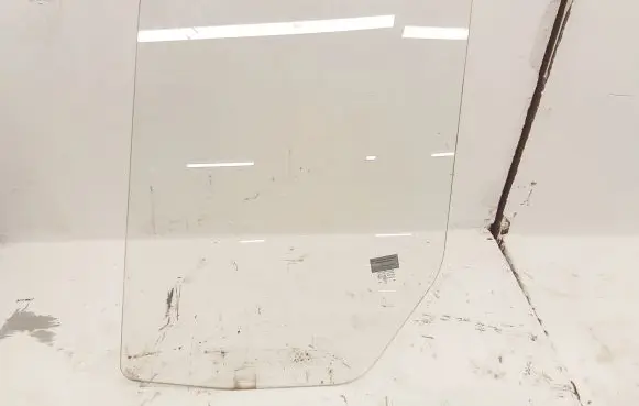 Mercedes-Benz Sprinter W906 Front door window/glass (coupe) 
