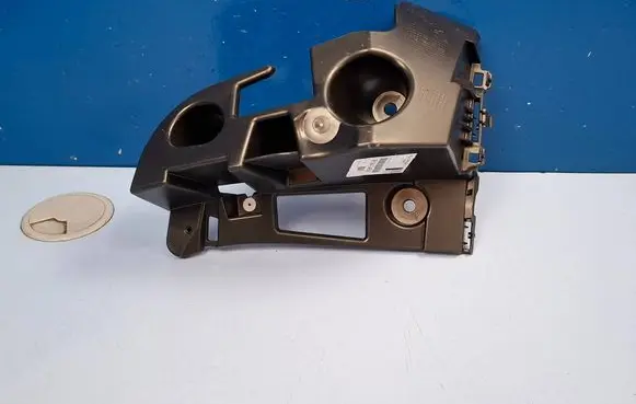 Rear bumper mounting bracket