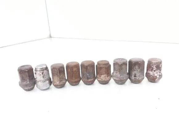 Chrysler PT Cruiser Nuts/bolts 