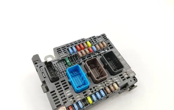 Peugeot 508 RXH Fuse module 9674922080