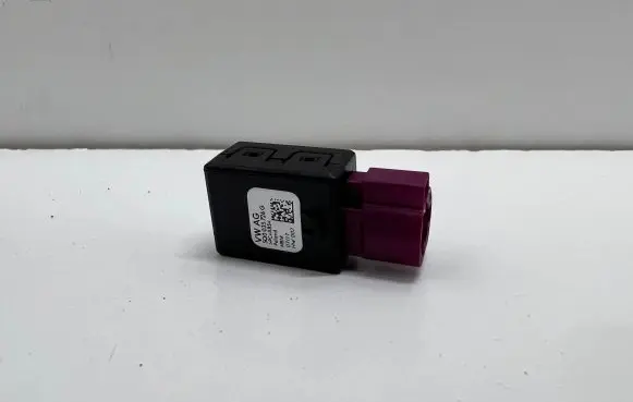 Seat Alhambra (Mk2) USB socket connector 5Q0035726