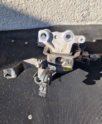 Toyota Prius (XW30) Engine mount bracket 12305-37300