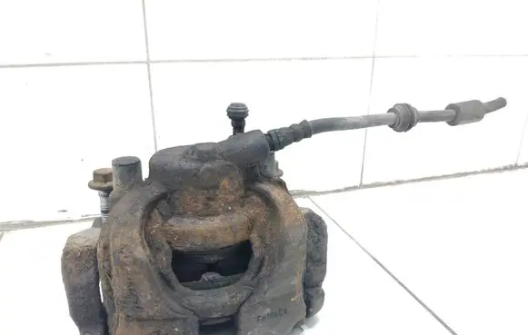 Front brake caliper