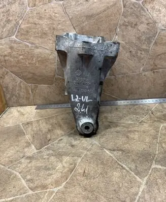 Mercedes-Benz C W205 Engine mounting bracket A6512234304