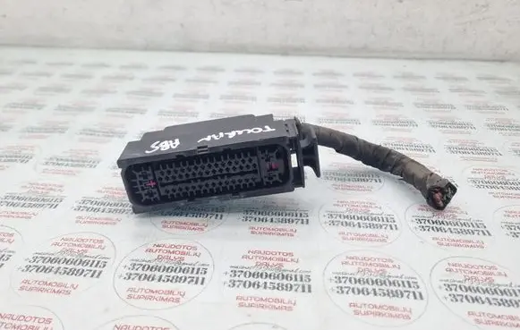 Volkswagen Touran I ABS module connector plug 