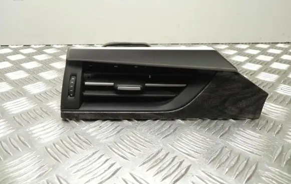 Rear air vent grill