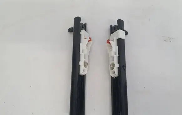 Renault Captur II Seat belt adjustment rail 
