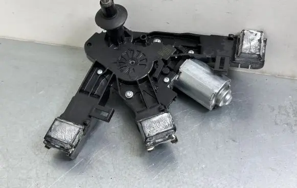 Citroen C4 SpaceTourer Rear window wiper motor 9819523180