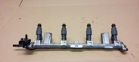Ford Focus Fuel main line pipe 9H487