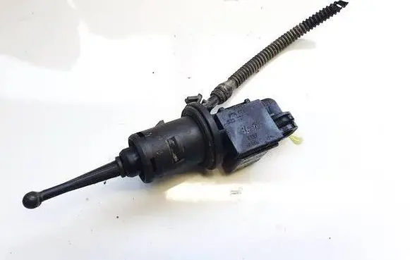 Volkswagen PASSAT B6 Clutch master cylinder 3C0721388C