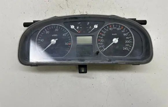 Renault Laguna II Speedometer (instrument cluster) 8200218888