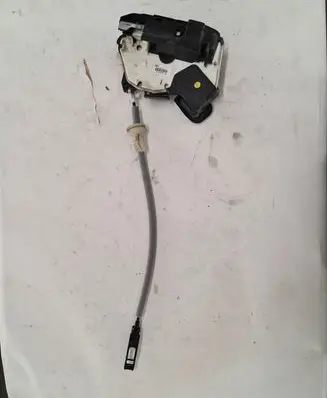 Volkswagen PASSAT B8 Rear lock motor 5E1837016