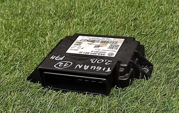 Volkswagen Tiguan Hand brake control module 3AA907801H 18491001A