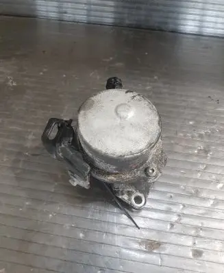 Nissan Juke I F15 Vacuum pump