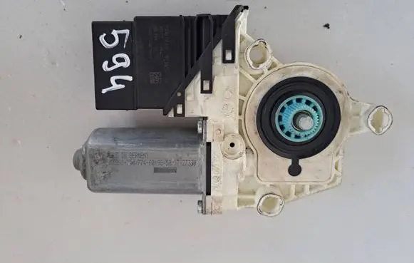 Volkswagen PASSAT B7 Front door window regulator with motor 1K0959703P 998347340 07421