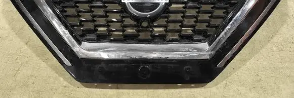 Nissan Qashqai J12 Front bumper upper radiator grill 623106UA