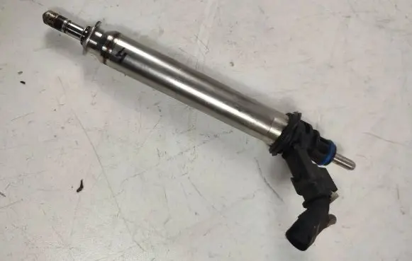 Mercedes-Benz S AMG W222 Fuel injector A2560700187