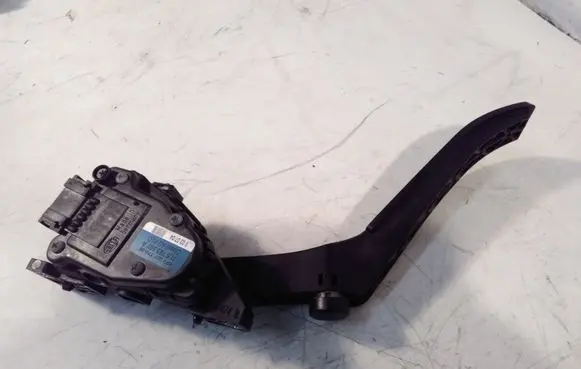 Volkswagen Touareg I Accelerator throttle pedal 7L6723507A 6PV00777026