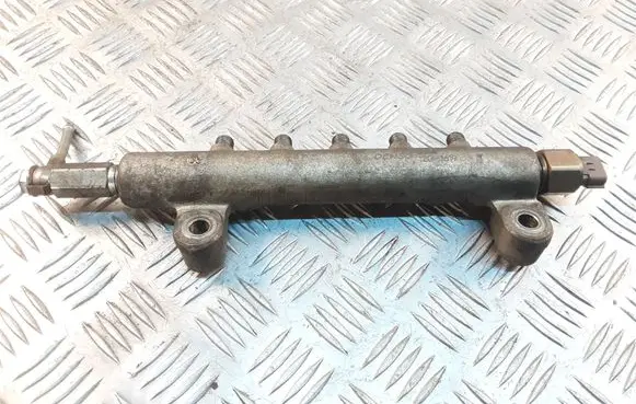 Nissan X-Trail T30 Fuel main line pipe