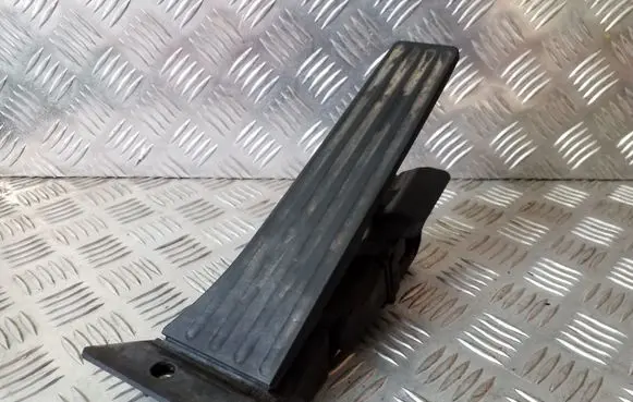BMW 1 F20 F21 Accelerator throttle pedal 6853176