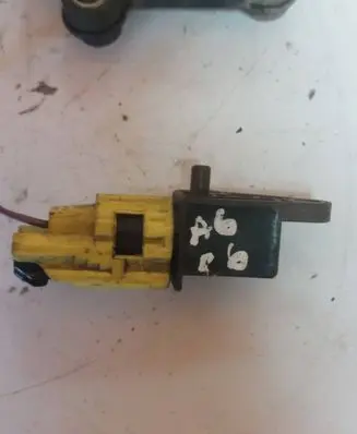Audi A6 S6 C6 4F Airbag deployment crash/impact sensor