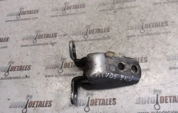 Toyota Avensis Verso Front door upper hinge