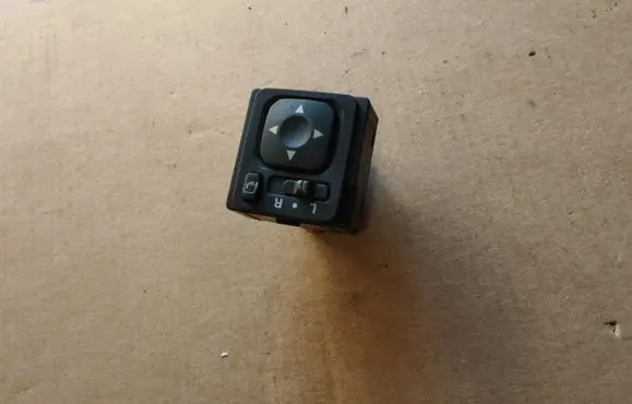 Wing mirror switch