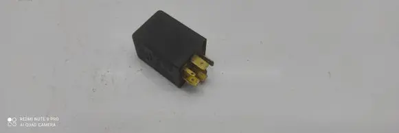 Volkswagen PASSAT B4 Window wiper relay 431955531