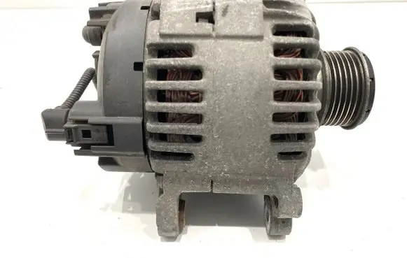 Volkswagen Golf V Generator/alternator 06F903023C