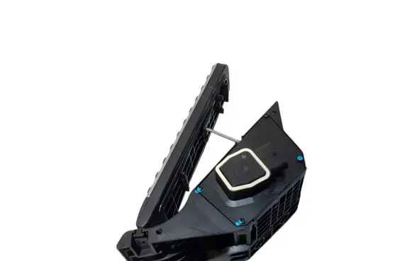 Mercedes-Benz CLS C218 X218 Accelerator throttle pedal A2043000204