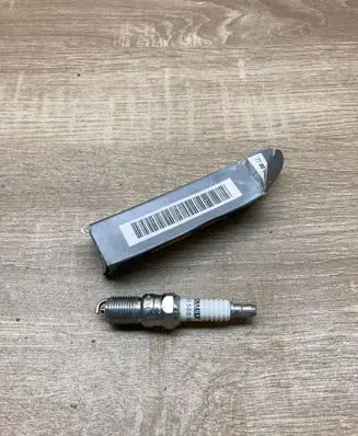 Renault 21 Spark plug 7700500108