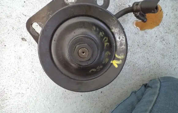Mercedes-Benz E W124 Power steering pump