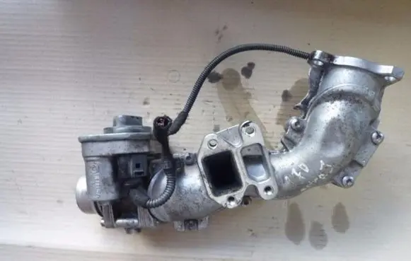 Opel Astra J Throttle body valve 8981052101 VD207