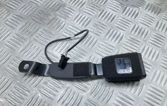 Audi A1 Front seatbelt buckle 8X0857755B
