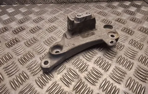Peugeot 308 Gearbox mounting bracket 9813721980