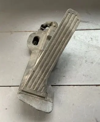 Volkswagen Golf V Accelerator throttle pedal 6PV00874500 1K2721503J