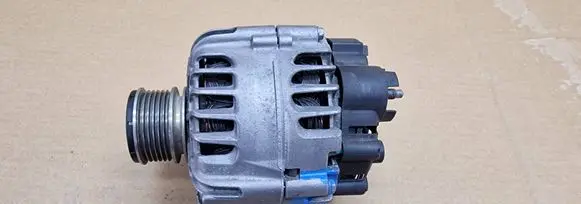 Renault Clio IV Generator/alternator 231001318R