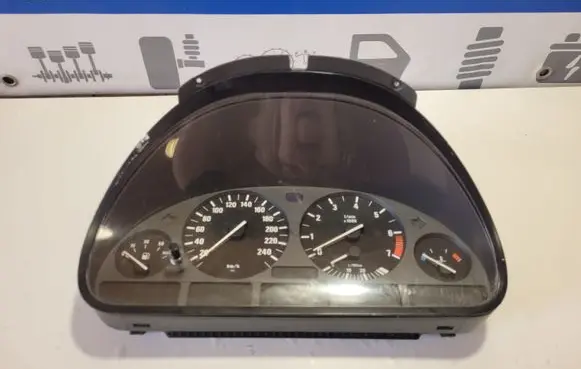 BMW 5 E39 Speedometer (instrument cluster) 8372359
