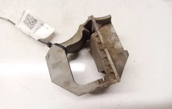 BMW 1 E81 E87 Radiator mount bracket 171175264449